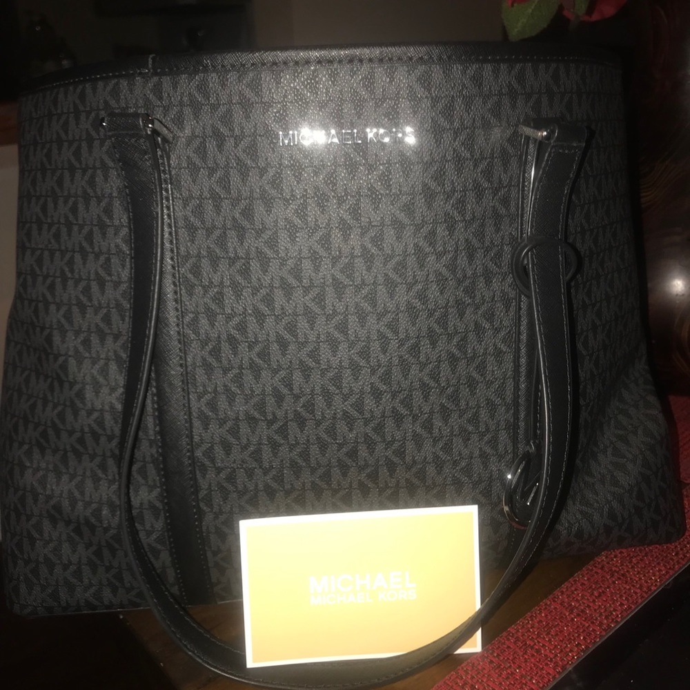 BRAND NEW MICHEAL KORS